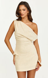 Robilyn - Off Shoulder Linen Look Top in Natural