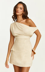 Robilyn - Off Shoulder Linen Look Top in Natural