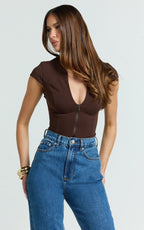 Duncan Top - Cap Sleeve Slit Neck Zip Front Top in Chocolate